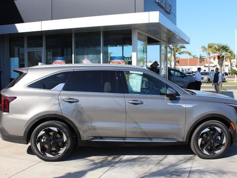 Certified 2025 Kia Sorento SX Prestige image 10