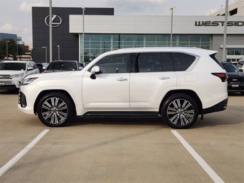 Used 2025 Lexus LX 600 4WD w/ Luxury Package image 4
