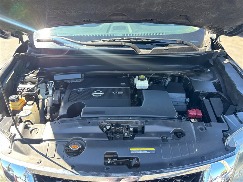 Used 2015 Nissan Pathfinder SV w/ Trailer Tow Package FWD image 17