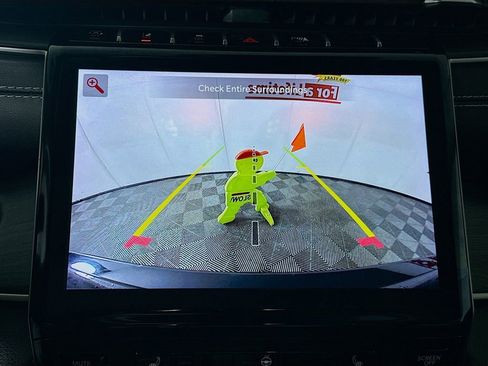 Used 2023 Jeep Grand Cherokee Limited w/ Black Appearance Package image 7