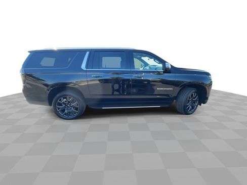 Used 2025 Chevrolet Suburban Premier AWD/4WD image 9