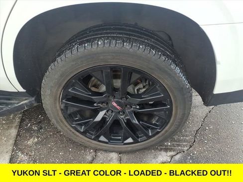 Used 2023 GMC Yukon SLT w/ SLT Premium Package image 9