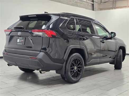 Used 2019 Toyota RAV4 LE image 14