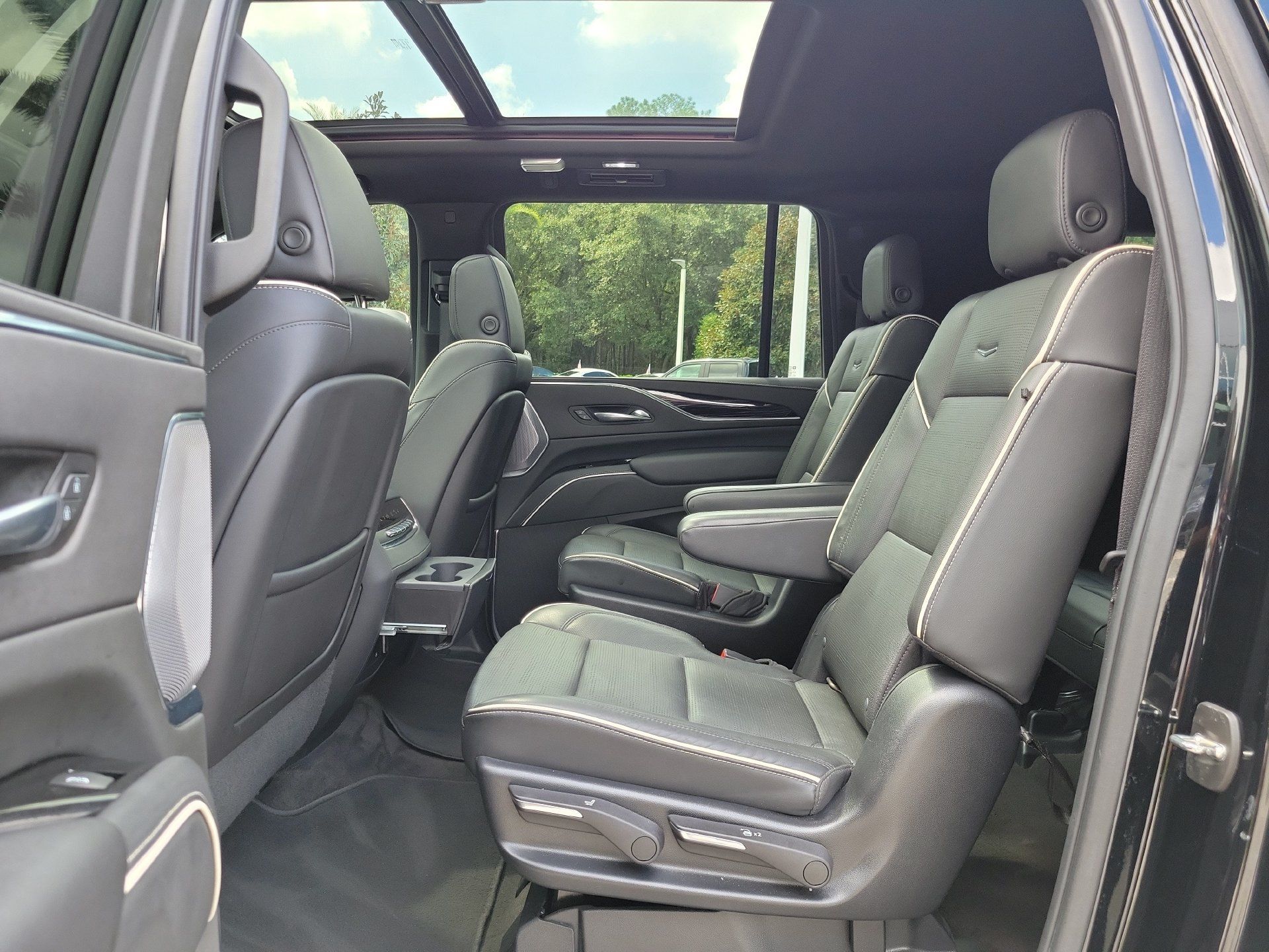 Used 2022 Cadillac Escalade ESV Sport w/ Touring Package AWD/4WD image 18