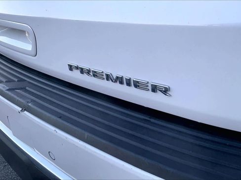 Used 2023 Chevrolet Suburban Premier image 10