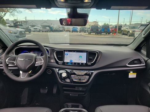 New 2026 Chrysler Voyager LX image 8