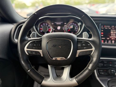 Used 2015 Dodge Challenger SRT image 22