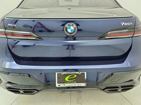 Used 2023 BMW 760i xDrive AWD/4WD image 11