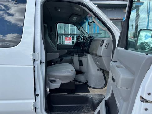 Used 2011 Ford E-150 and Econoline 150 image 11
