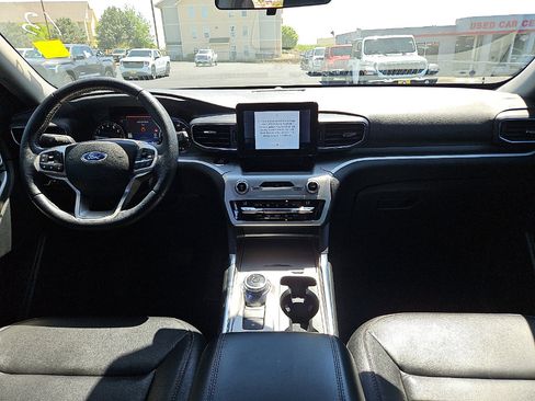 Used 2021 Ford Explorer XLT w/ Equipment Group 202A image 11