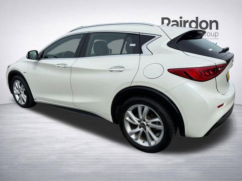 Used 2017 INFINITI QX30 Premium image 6