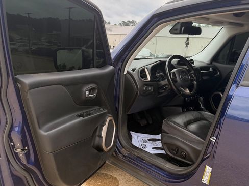 Used 2017 Jeep Renegade Limited AWD/4WD image 9