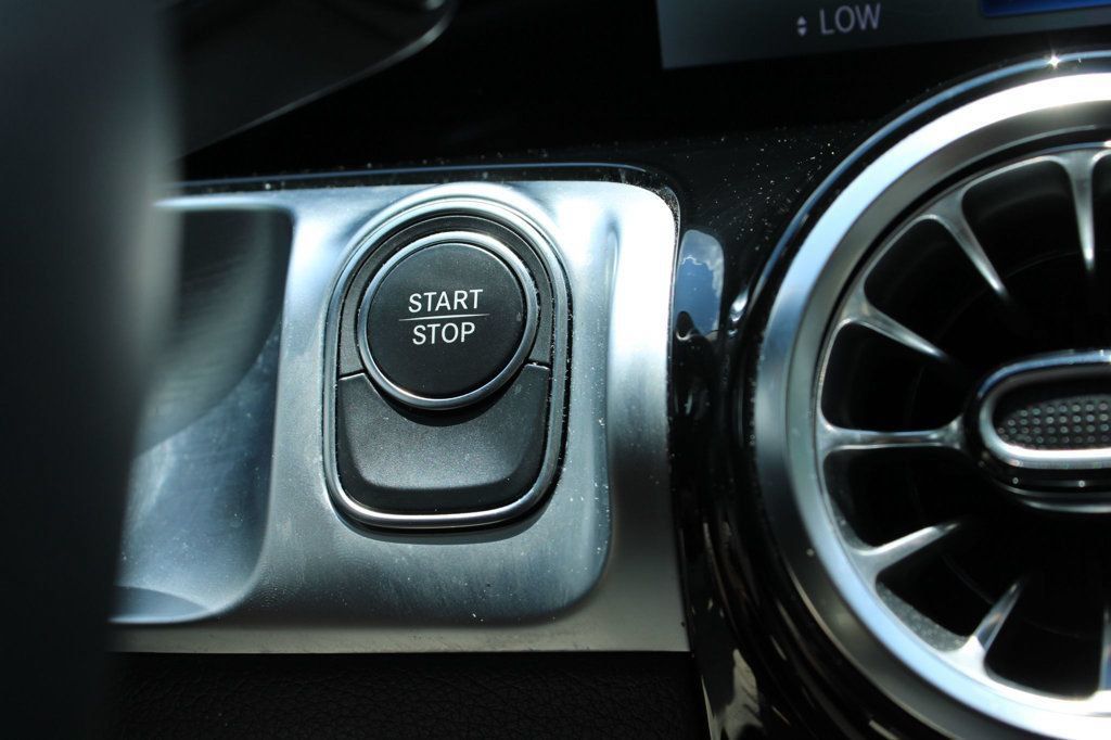 Used 2023 Mercedes-Benz EQB 300 4MATIC image 27