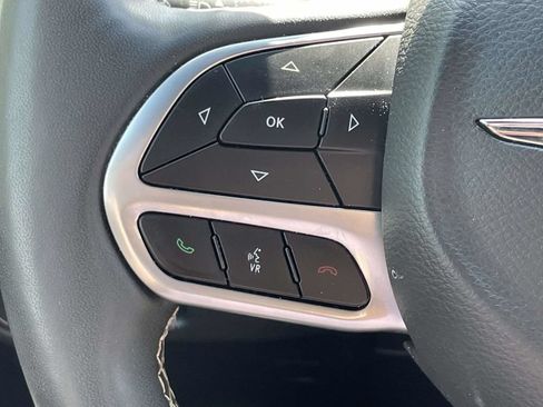 Certified 2025 Chrysler Pacifica Select FWD image 27