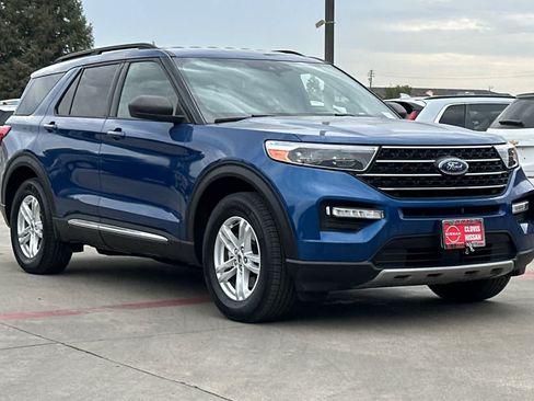Used 2020 Ford Explorer XLT w/ Equipment Group 202A AWD/4WD image 10