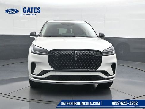 New 2026 Lincoln Aviator AWD image 5