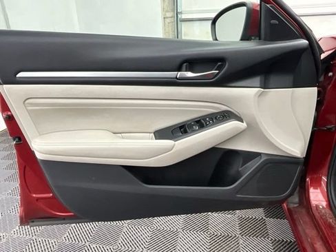 Used 2019 Nissan Altima 2.5 SV FWD image 11