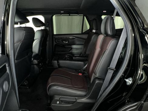Used 2025 Honda Pilot Black Edition image 31