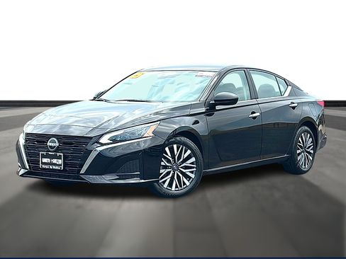 Used 2025 Nissan Altima 2.5 SV FWD image 1