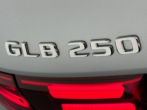 New 2026 Mercedes-Benz GLB 250 image 8