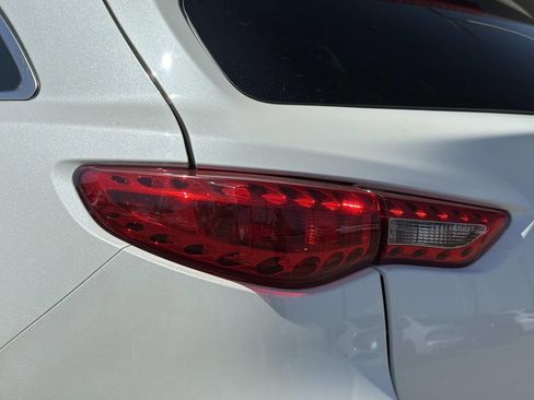 Used 2017 INFINITI QX70 AWD image 8