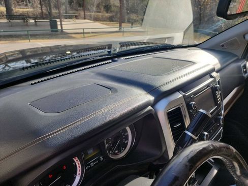 Used 2016 Nissan Titan SL image 25