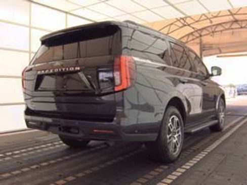 Used 2025 Ford Expedition Active AWD/4WD image 5