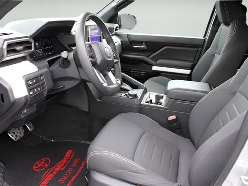 Used 2024 Toyota Tacoma TRD Sport image 8