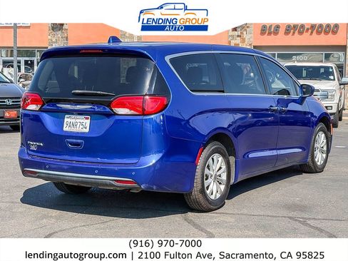 Used 2019 Chrysler Pacifica Touring Plus FWD image 4