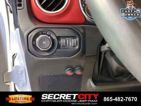 Used 2022 Jeep Wrangler Unlimited Rubicon AWD/4WD image 14