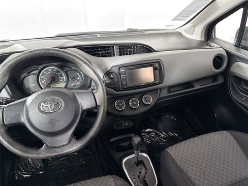 Used 2015 Toyota Yaris L image 27