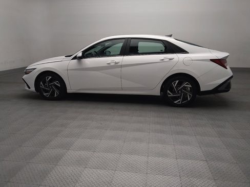 Used 2025 Hyundai Elantra SEL FWD image 3