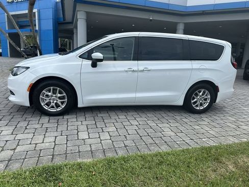 Used 2023 Chrysler Voyager LX FWD image 31