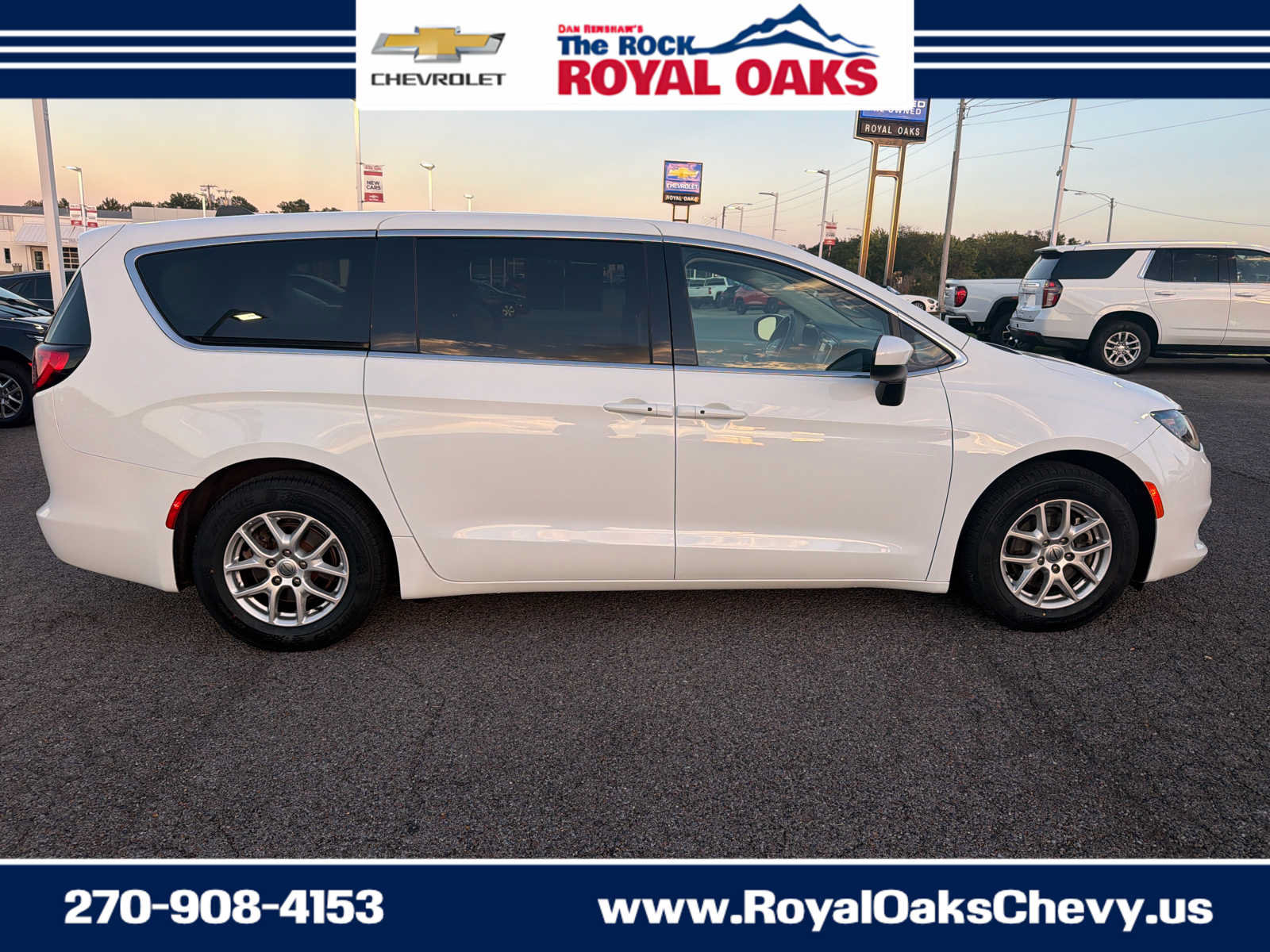 Used 2023 Chrysler Voyager LX FWD image 11