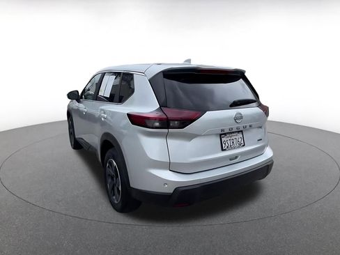 Used 2025 Nissan Rogue SV image 11