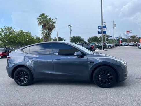Used 2022 Tesla Model Y Long Range AWD/4WD image 4