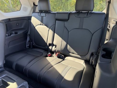 New 2025 Honda Pilot Touring image 14