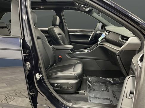 Used 2024 Jeep Grand Cherokee Limited w/ Black Appearance Package image 33