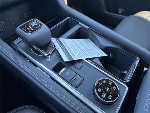 New 2026 Nissan Pathfinder Platinum image 25