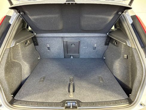 Used 2025 Volvo XC40 B5 Plus AWD/4WD image 40