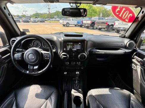 Used 2013 Jeep Wrangler Unlimited Sahara AWD/4WD image 13