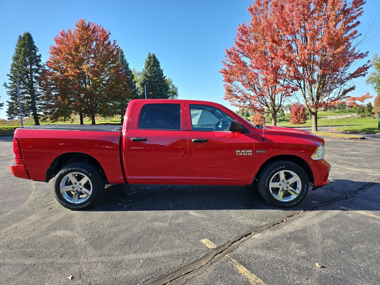 Used 2017 RAM 1500 Express w/ Express Value Package AWD/4WD image 7