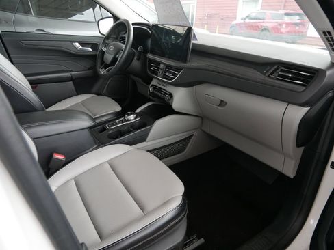 Certified 2023 Ford Escape Platinum AWD/4WD image 10