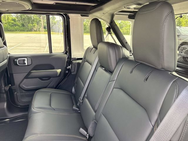 New 2026 Jeep Wrangler Unlimited Sahara w/ Whitecap Package AWD/4WD image 11