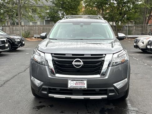 New 2025 Nissan Pathfinder SL image 2