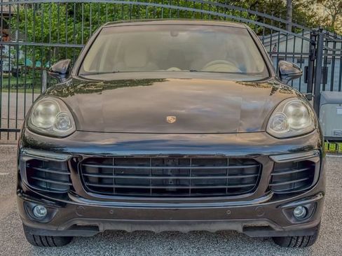 Used 2016 Porsche Cayenne image 2