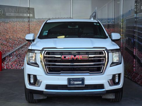 Used 2024 GMC Yukon XL SLT AWD/4WD image 3