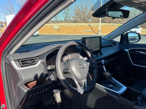 Used 2024 Toyota RAV4 Limited image 31