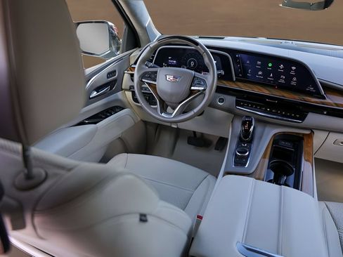 Certified 2024 Cadillac Escalade Premium Luxury Platinum AWD/4WD image 29
