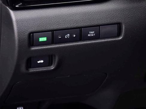 Used 2025 Nissan Sentra SR w/ SR Premium Package image 25